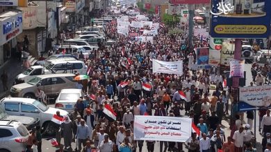 Photo of اليمن.. احتجاجات ضد استمرار حصار تعز والحكومة تمهل الحوثيين لرفعه