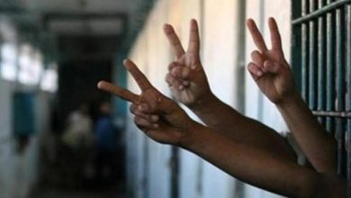 Photo of 4 أسرى يواصلون معركة الأمعاء الخاوية