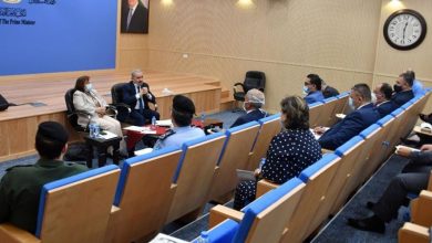 Photo of مصادر عبرية: عباس ينوي إقالة حكومة اشتية