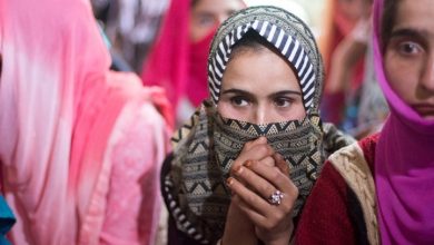 Photo of حظر ارتداء الحجاب بالمدارس ينهي أحلام آلاف الطالبات في الهند