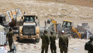 Photo of الاحتلال يهدم خياما في الخليل ويلاحق العمال في طولكرم