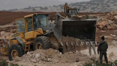 Photo of الاحتلال يجرف أراضي ويقتلع أشجار زيتون في الخضر