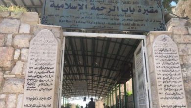 Photo of حريق في مقبرة باب الرحمة الملاصقة للسور الشرقي لـ”الأقصى”