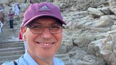 Photo of تجول صحفي إسرائيلي بالحرم المكي يثير موجة غضب واسعة