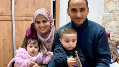 Photo of بعدما جدد له الاحتلال الاعتقال الإداري.. الأسير المقدسي رامي الفاخوري لن يُلبِس “إيمان” روب تخرجها كما كان يحلم