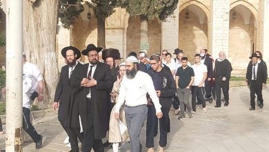 Photo of مستوطنون يقتحمون باحات الأقصى