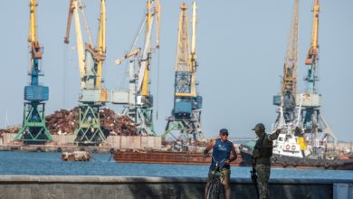 Photo of كييف تطلب من أنقرة احتجاز سفينة حبوب تحمل العلم الروسي وموسكو تسيطر على ثاني أكبر مصافي أوكرانيا