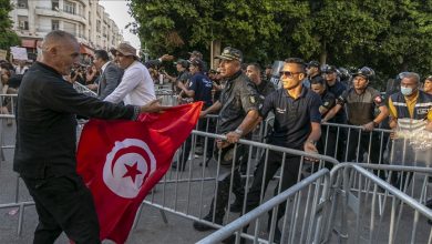Photo of نقابة الصحفيين في تونس: الاعتداء على المتظاهرين “جريمة”