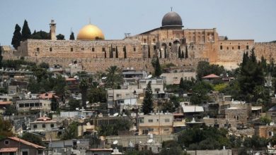 Photo of الاحتلال يبعد مقدسيين عن المسجد الأقصى