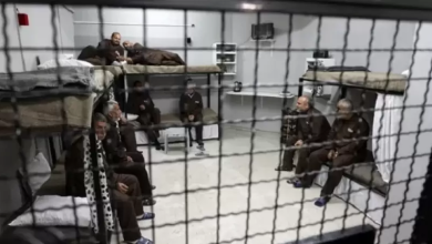 Photo of الأسرى مستمرون في الامتناع عن الخروج للفحص الأمني وإرجاع وجبات الطعام