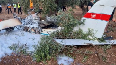 Photo of مقتل شخص وإصابة آخر بجراح خطيرة جراء سقوط طائرة بالقرب من جديدة المكر