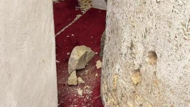 Photo of تساقط جديد لحجارة أحد أعمدة الأقصى