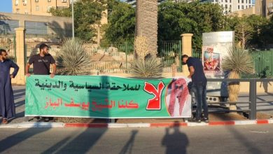 Photo of لليوم الثاني.. العشرات يشاركون بالوقفة الاحتجاجية أمام مستشفى سوركا إسنادا للشيخ الباز