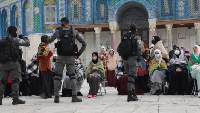 Photo of عشرات المستوطنين يقتحمون الأقصى والاحتلال يعتقل موظفًا