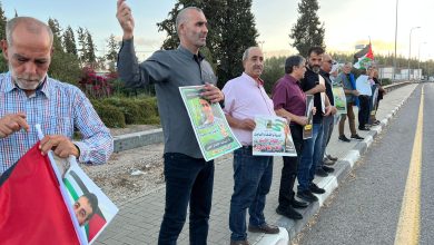 Photo of وقفة تضامنية مع الأسير ناصر أبو حميد أمام سجن “مجيدو”