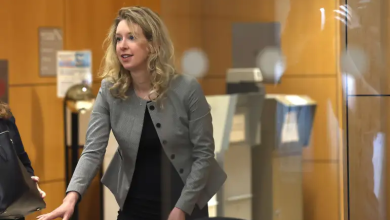 Photo of دماء ودولارات ودموع.. ثيرانوس أو قصة واحدة من أكبر فضائح وادي السيليكون