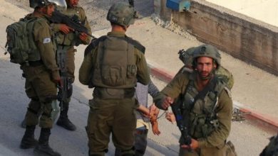 Photo of خططت لعمليات في الضفة.. الاحتلال يزعم اعتقال خلية لـ”حماس” في الخليل ونابلس