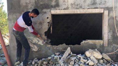 Photo of “الهدم الذاتي القسري” في القدس يُبدد حلم المقدسي “شرف” بالزواج