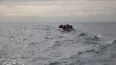 Photo of عشرات المهاجرين اللبنانيين والسوريين محاصرون في البحر