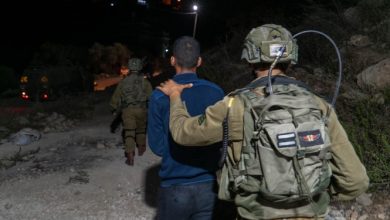 Photo of الاحتلال يشن حملة اعتقالات بالضفة واستهداف نقاط عسكرية قرب نابلس والخليل