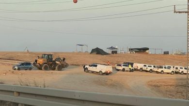 Photo of آليات السلطات الإسرائيلية تقتحم وتقتلع الخيام في ضاحية 11 برهط