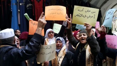 Photo of قوات الاحتلال تعتدي على “مرابطات الأقصى” أمام باب السلسلة