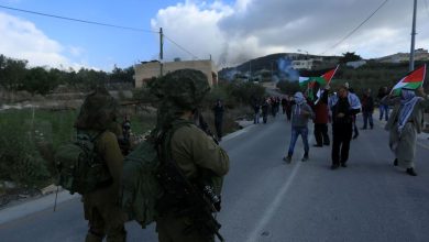 Photo of اعتقالات واعتداءات للاحتلال في الضفة مع تشديد حصار نابلس