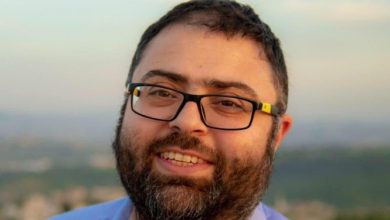 Photo of الشرطة تعلن اعتقال أربعة أشخاص بشبهة الضلوع بجريمة قتل الصحافي نضال اغبارية