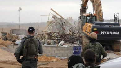Photo of الاحتلال يهدم أربعة مساكن ويجرف أرضا جنوب الخليل