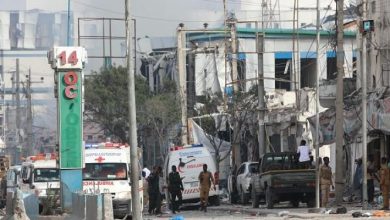 Photo of 100 قتيل بهجوم بسيارتين مفخختين في مقديشو