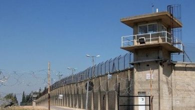 Photo of 50 معتقلا فلسطينيًّا يواصلون إضرابهم عن الطعام في السجون الاسرائيلية