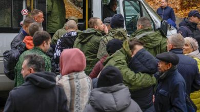 Photo of “نيويورك تايمز”: روسيا تُلقي مجنديها في الحرب علفاً للمدافع بلا تدريب أو عتاد
