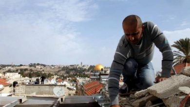 Photo of الاحتلال يجبر مقدسيا على هدم منزله في جبل المكبر بالقدس