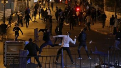 Photo of مواجهات عنيفة في أحياء القدس والاحتلال يضيق على أهالي المدينة