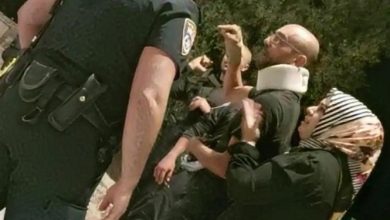 Photo of محامي: الشرطة اعتدت على سليمان محاجنة من أم الفحم أمام زوجته وأطفاله