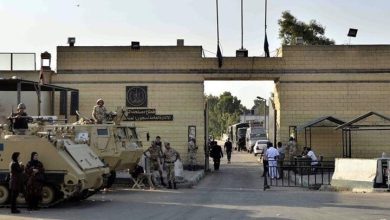 Photo of كاميرات مراقبة وإضاءة عالية.. انتهاك جديد لمعتقلي سجون مصر