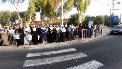 Photo of العشرات يتظاهرون في عكا ضد ملاحقة الشيخ محمد ماضي