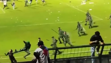 Photo of عقب مباراة ديربي.. بالفيديو: إندونيسيا.. 129 قتيلا و180 جريحا بأعمال شغب