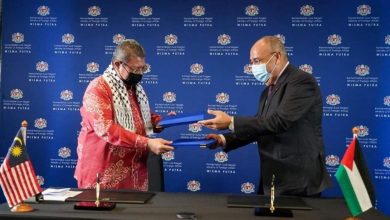 Photo of بعد استلامها من سفير السلطة الفلسطينية.. صحيفة: “اختفاء” تبرعات ماليزية مخصصة لترميم منشأة صحية بغزة