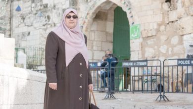 Photo of المرابطة “عمرو”: اقتحامات الأقصى متصاعدة والوضع في المسجد خطير