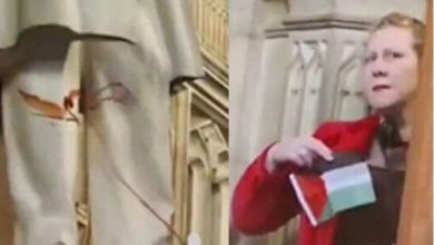 Photo of تلطيخ تمثال بلفور احتجاجا على وعده بإقامة وطن لليهود بفلسطين