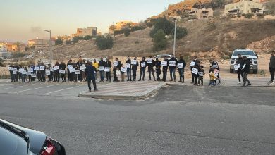 Photo of البعينة نجيدات: وقفة احتجاجية ضد قرار المجلس إقامة مقبرة ومدرسة في مكان واحد