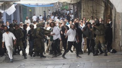 Photo of البلدة القديمة في الخليل تقاوم أطماع المستوطنين واعتداءاتهم المتكررة