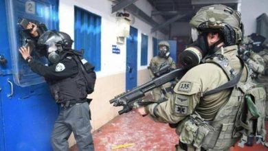 Photo of وحدات القمع تقتحم قسم “2” بسجن النقب