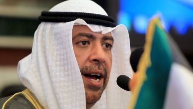 Photo of صحفي إسرائيلي يفشل بتمرير صورة له مع أحد أفراد العائلة الحاكمة بالكويت