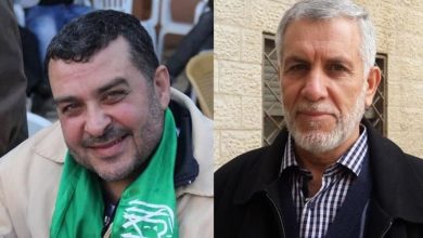 Photo of الاحتلال يفرج عن القياديين في “حماس” جمال الطويل وعدنان حمارشة