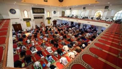 Photo of إندبندنت: وزارة الداخلية في بريطانيا تلجأ إلى المساجد والمعابد لملاحقة المهاجرين وترحيلهم