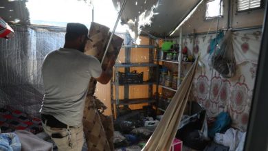 Photo of نازحو إدلب “من الموت إلى الموت”: روايات متناقضة للنظام وروسيا لتبرير المجزرة