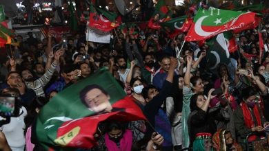 Photo of عمران خان يتحدث عن “مؤامرة اغتياله”.. وأنصاره يتظاهرون