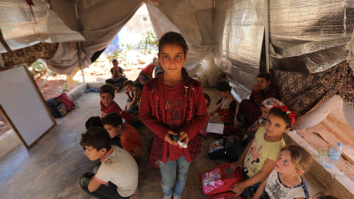 Photo of تقرير| في عفرين السورية.. المدرسة خيمة والمعلمة طفلة